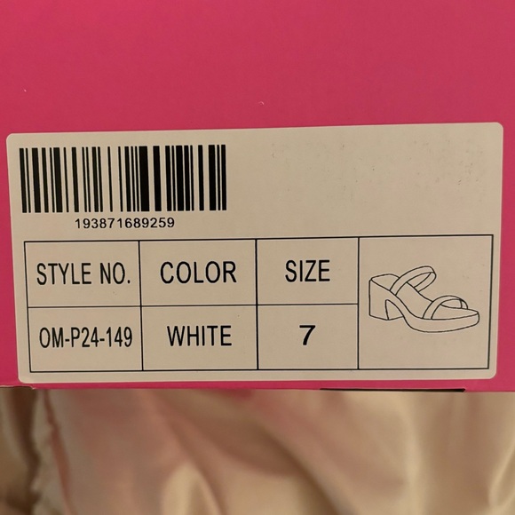 🤍Olivia Miller White Block Heel Sandals (size 7)🤍 - Picture 14 of 14